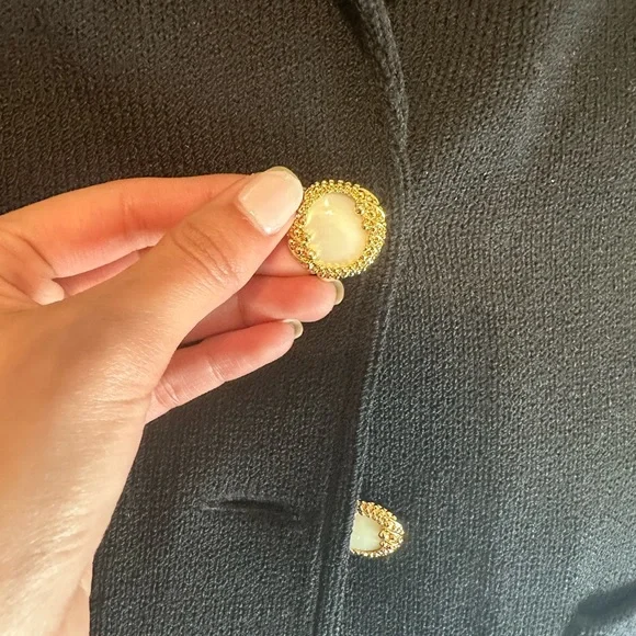 VINTAGE ST. JOHN Black Knit Crepe Boucle Blazer with gold pearl buttons - Picture 3 of 5